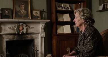 manipulate family narratives